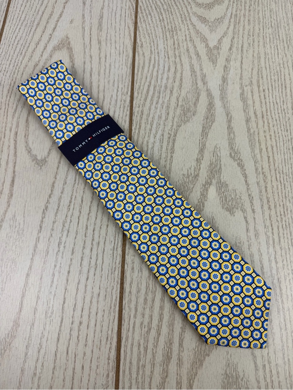 904 Tommy Hilfiger Tie Blue Yellow Medallion 700 TL21100002 100% Silk $69.50